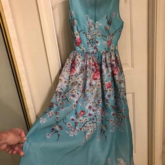 Kevin Howard Marque elegant evening dress, Size 2. - Picture 6 of 10